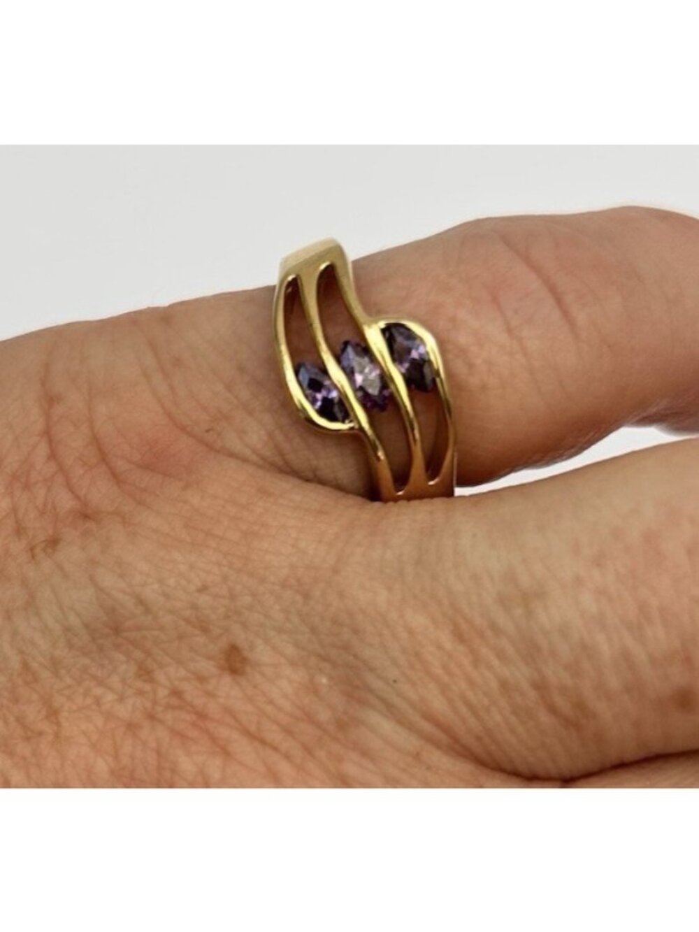 Purple Amethyst Wavy Goldtone Ring 3 Gemstone Crystal Womens Size 6.5